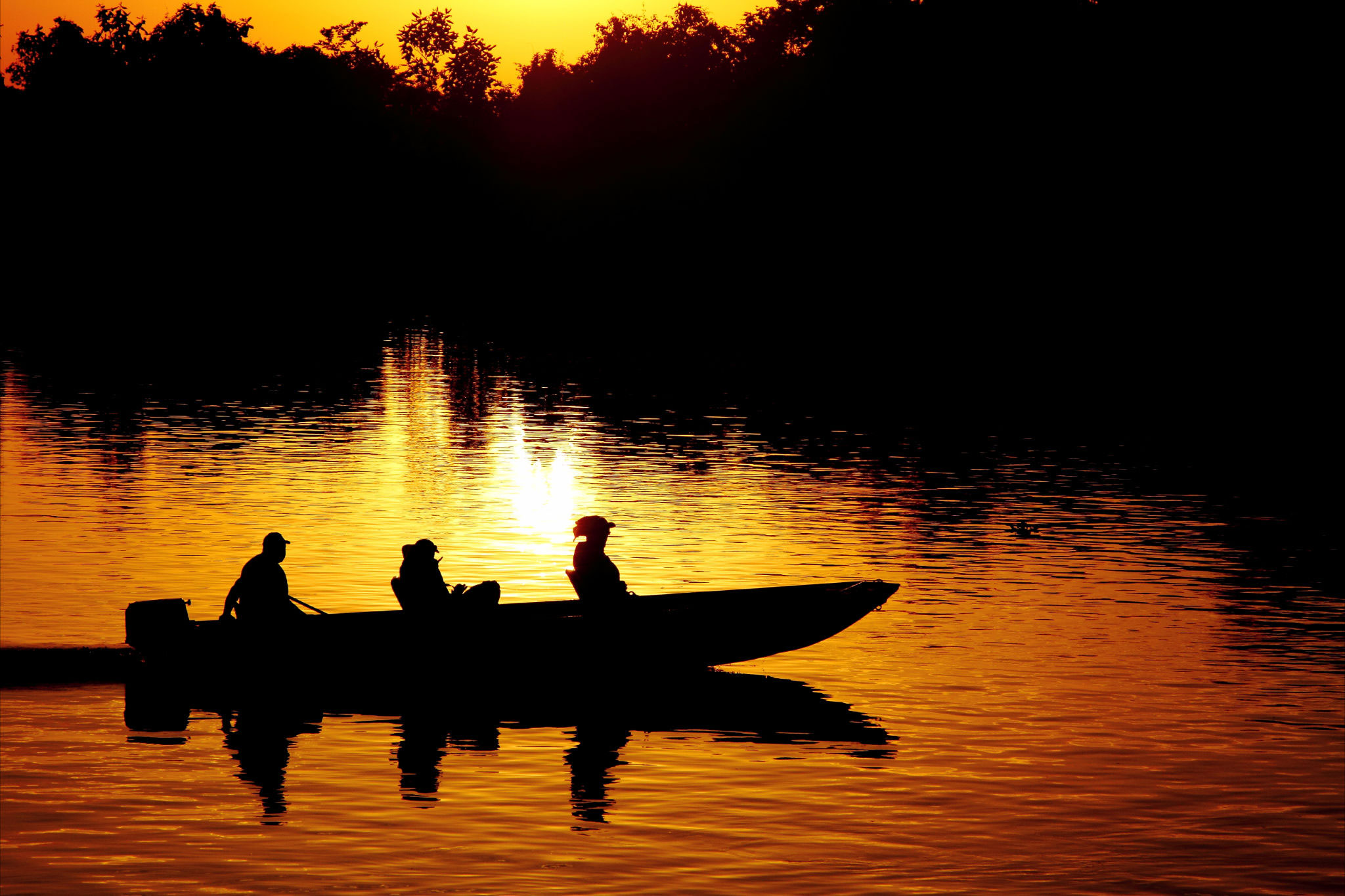 Pantanal-Jaguar-House-Boat-Golden-Sunset-Brazil-Ecotravel